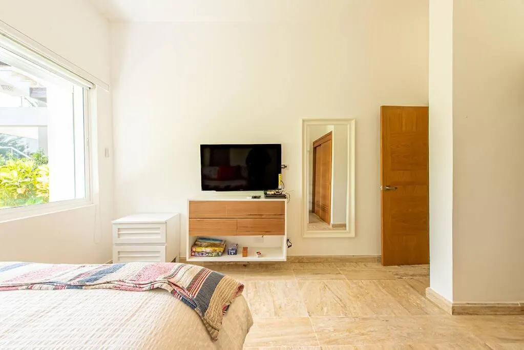 Spectacular 3 Bedrooms Beach Front At Playa Bonita Aquamarine Building #104 ラス・テレナス 0*,