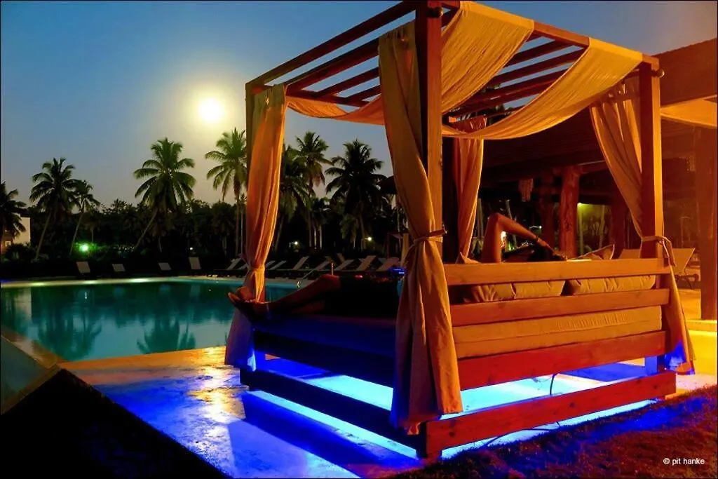 Spectacular 3 Bedrooms Beach Front At Playa Bonita Aquamarine Building #104 ラス・テレナス アパート
