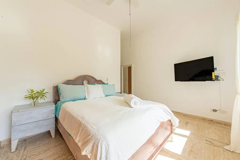Spectacular 3 Bedrooms Beach Front At Playa Bonita Aquamarine Building #104 ラス・テレナス