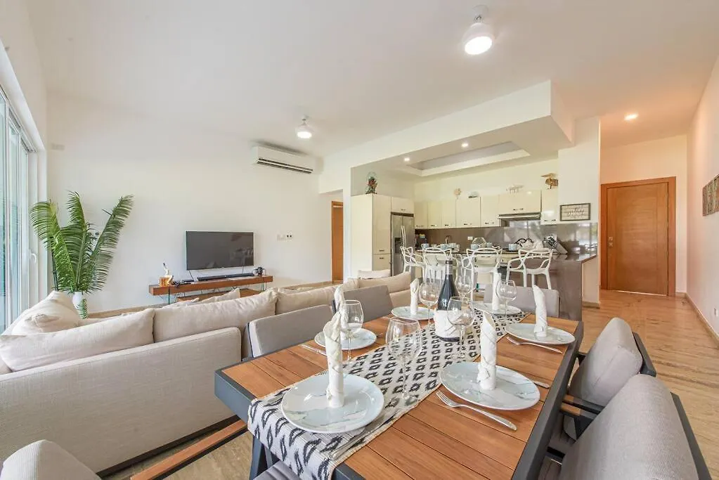 Spectacular 3 Bedrooms Beach Front At Playa Bonita Aquamarine Building #104 ラス・テレナス 0*,